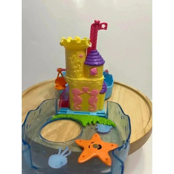 Polly Pocket Bubble Aquarium with Underwater Theme, Bubble-Making Feature - Picture 2 of 7